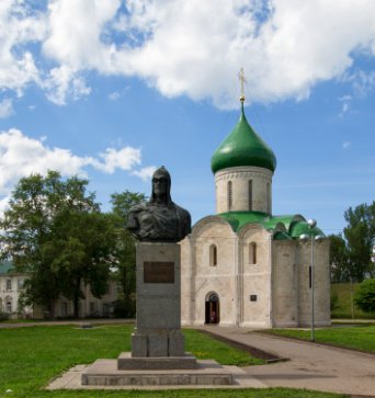 The pearl of Pereslavl-Zalessky is the Transfiguration Cathedral The pearl of Pereslavl-Zalessky is the Transfiguration Cathedral