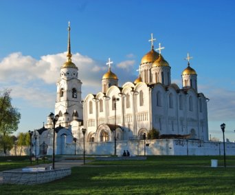CrazyBuuu van in Suzdal Travel real Russian provinces