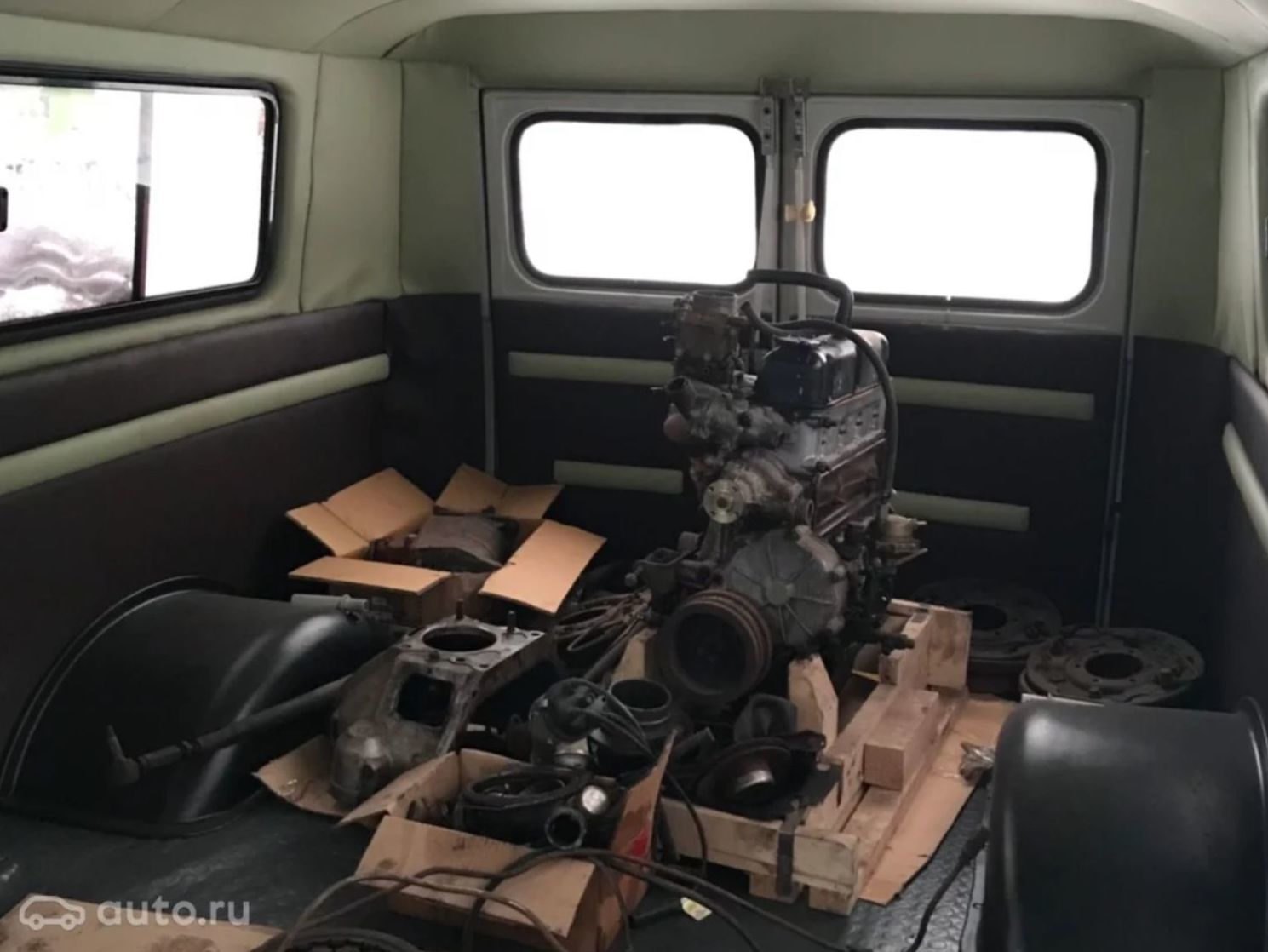 UAZ 452 engine