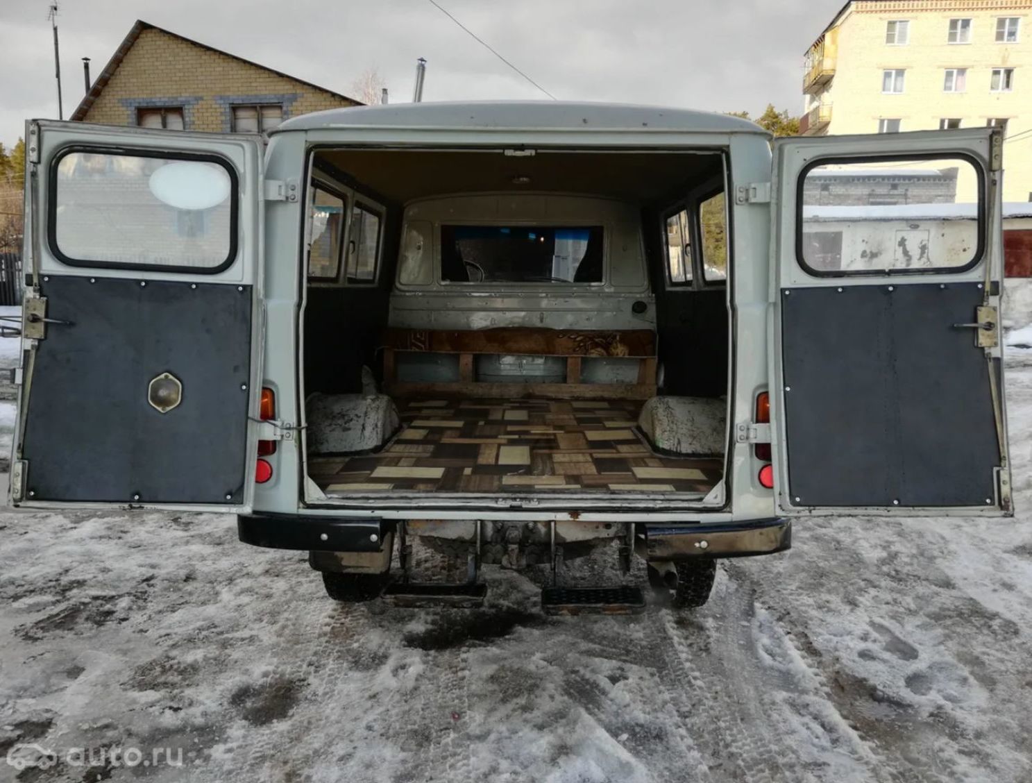 Ombre Escroc Gardien Uaz Vans Aide Sociale Contraire Aujourdhui